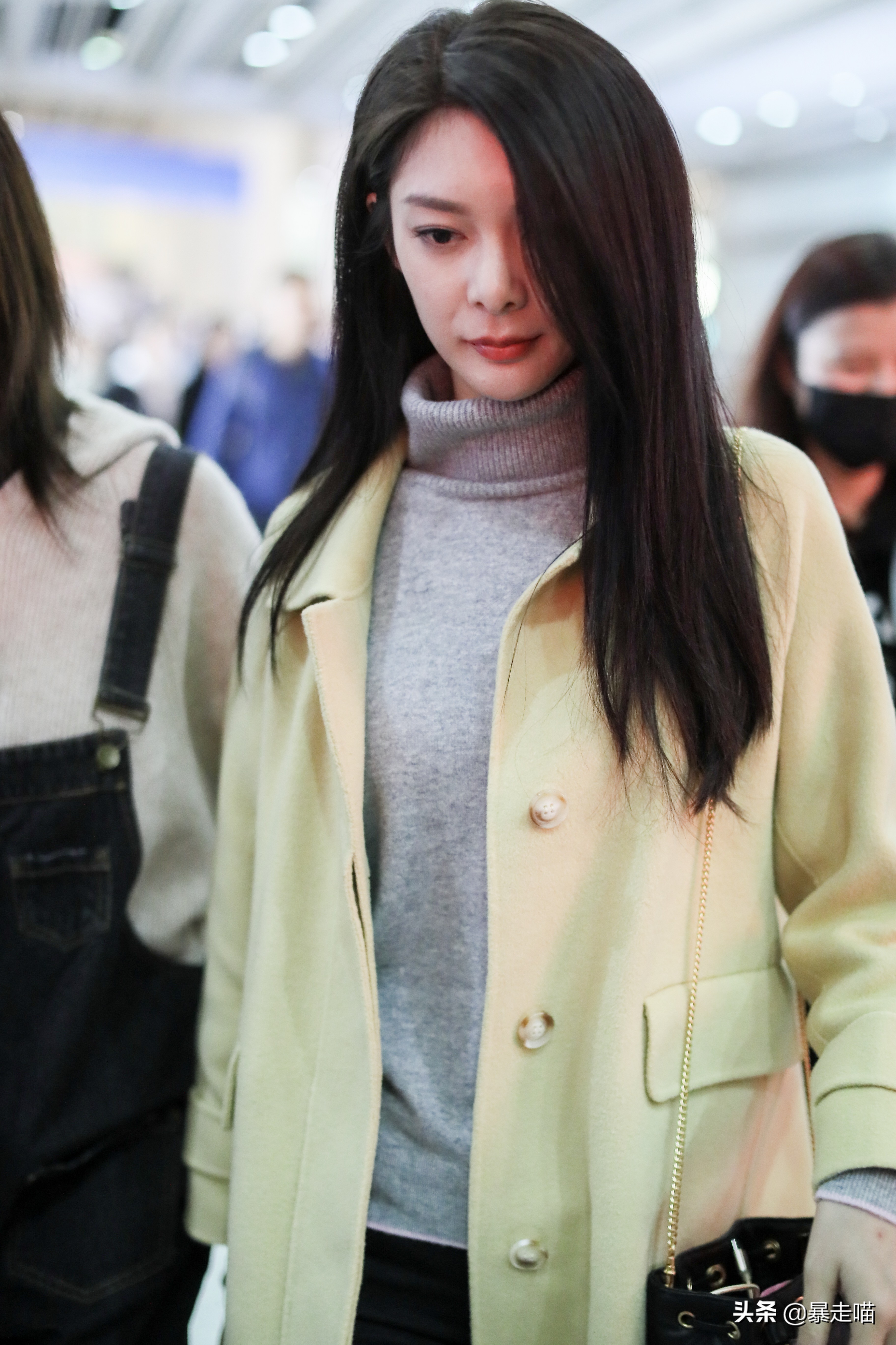 火箭少女机场偶遇,火箭少女机场眼神