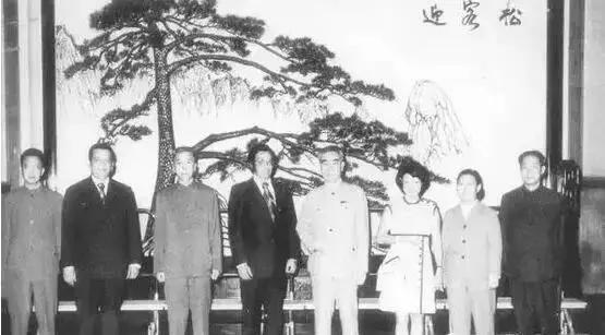 除故宫外的另一座宝库：揭秘人民大会堂77年悬挂的56幅字画