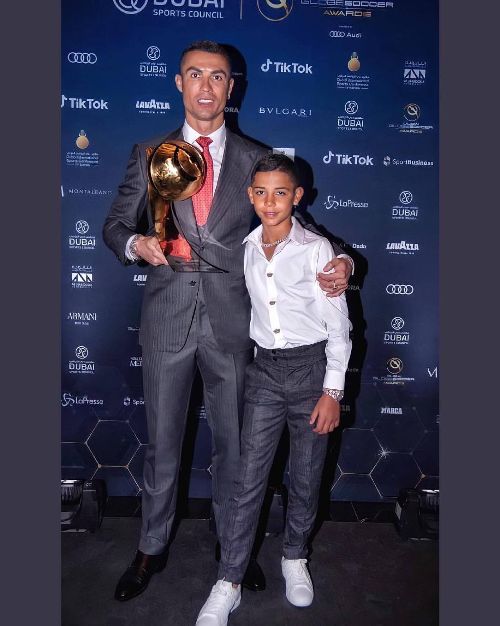 c罗未婚妻穿什么,c罗未婚妻乔治娜纪录片