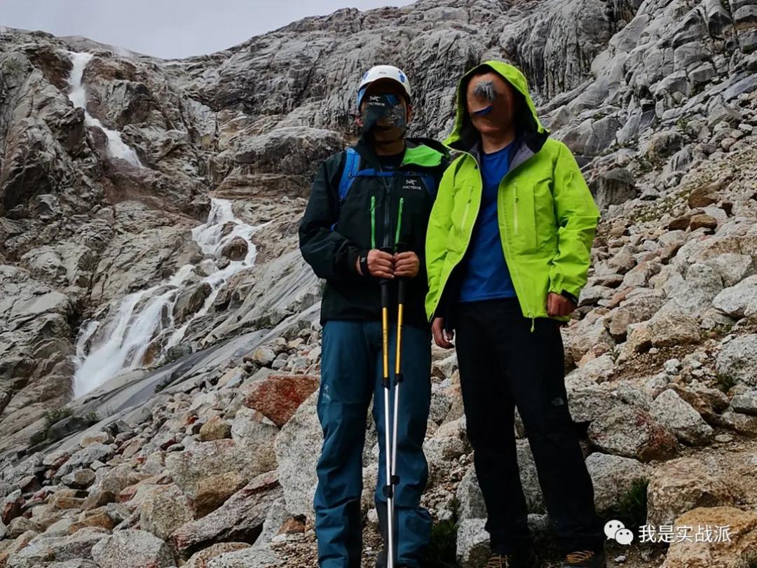 始祖鸟冲锋衣betalt和alphasv怎么选,始祖鸟冲锋衣alphasv6代黑金和蓝色