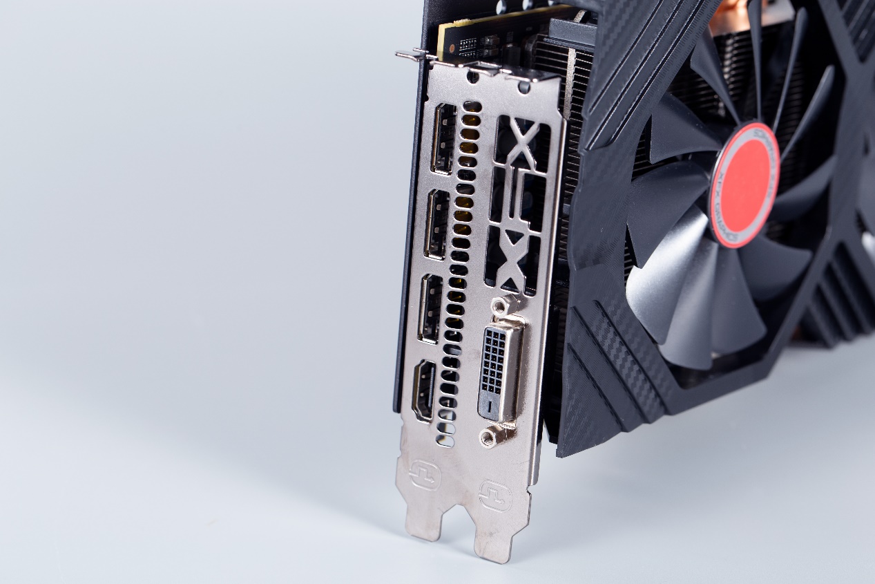 你如何评价amdrx590显卡,amdrx590相当于现在什么显卡