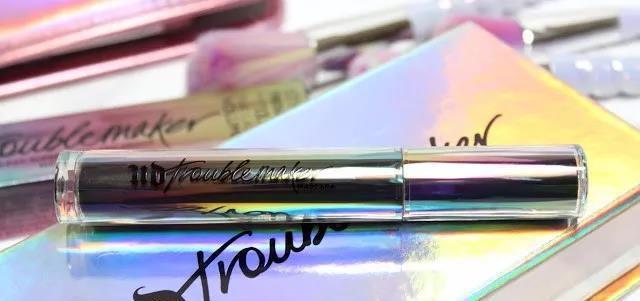 好用的睫毛膏让你电眼十足,放大双眼睫毛膏