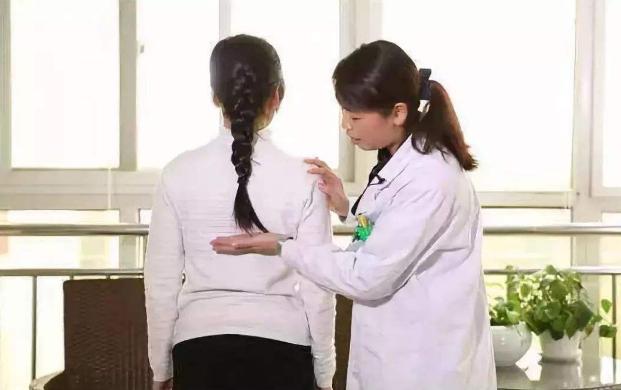 宝宝睡不睡枕头,婴儿过早用枕头会导致窒息吗