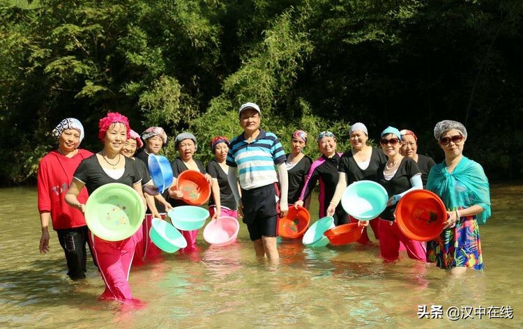 2020汉中水上表演,城固二里泼水