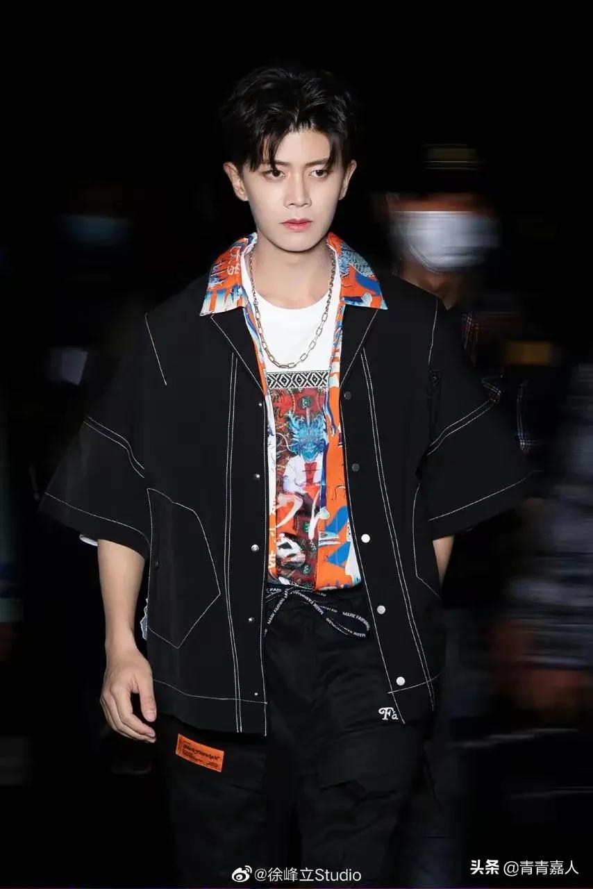 任嘉伦直播穿的同款卫衣,任嘉伦惊艳时装