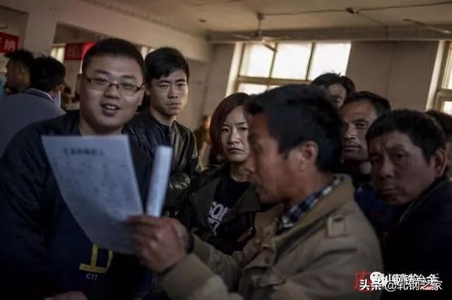 唐山钢厂停产下岗，有人月入8万，有人借钱生活