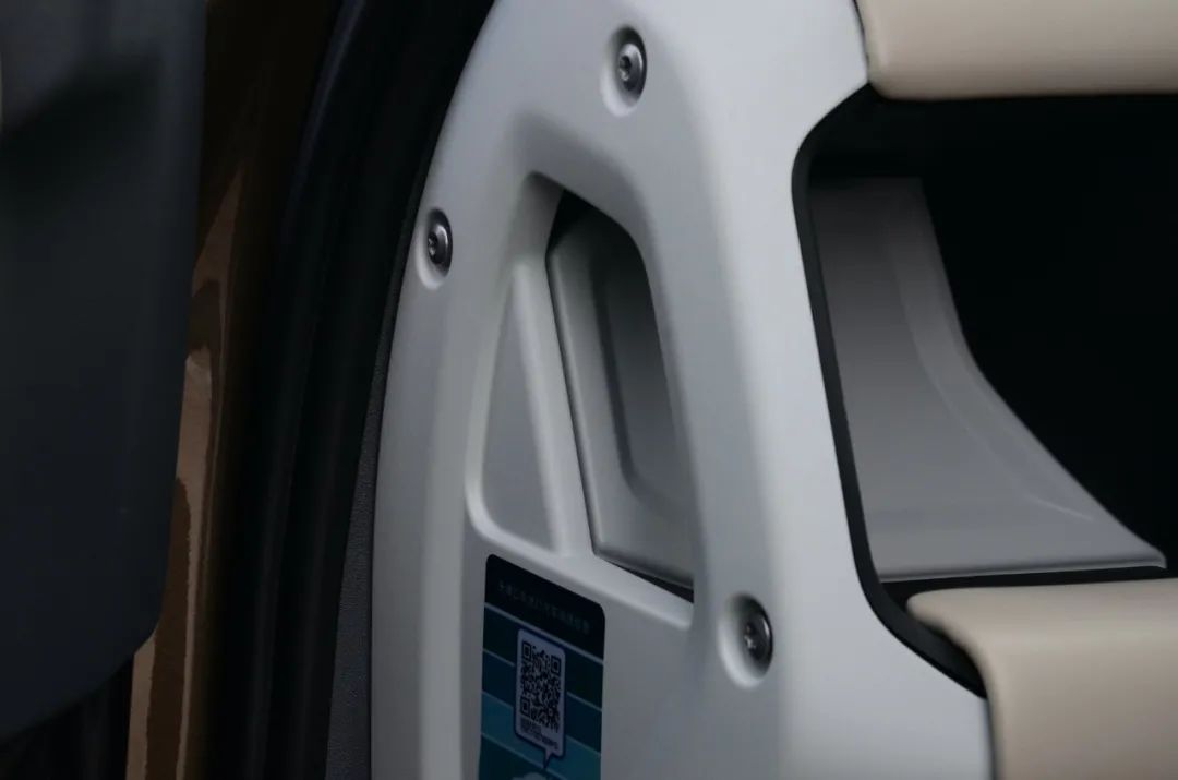 平行进口路虎卫士110版最新试驾,路虎卫士110p400e试驾