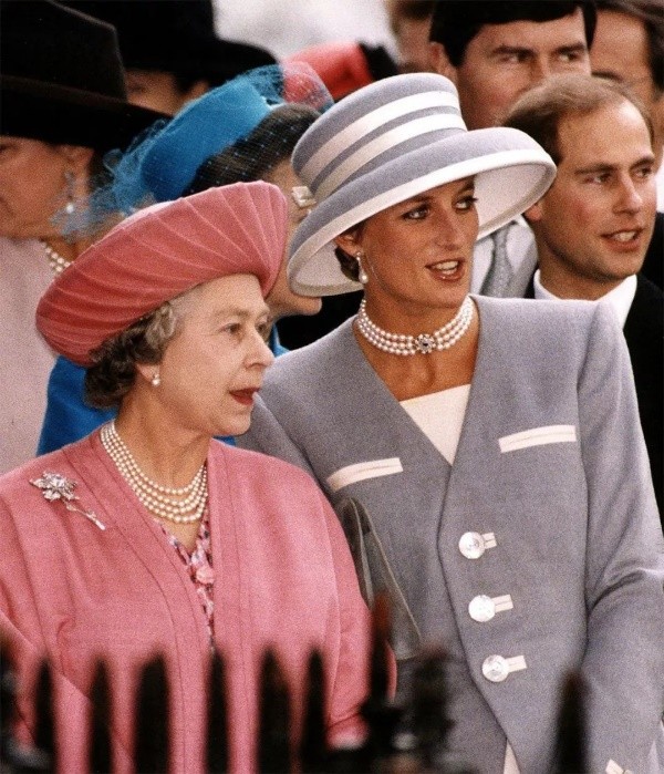 查尔斯对戴安娜的温馨瞬间,戴安娜为什么要和查尔斯撕破脸