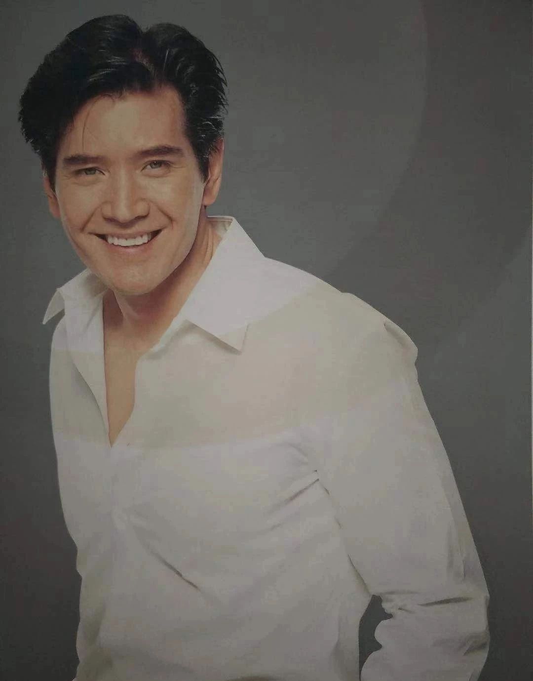 57岁费翔和母亲照片图文,费翔梦里的照片