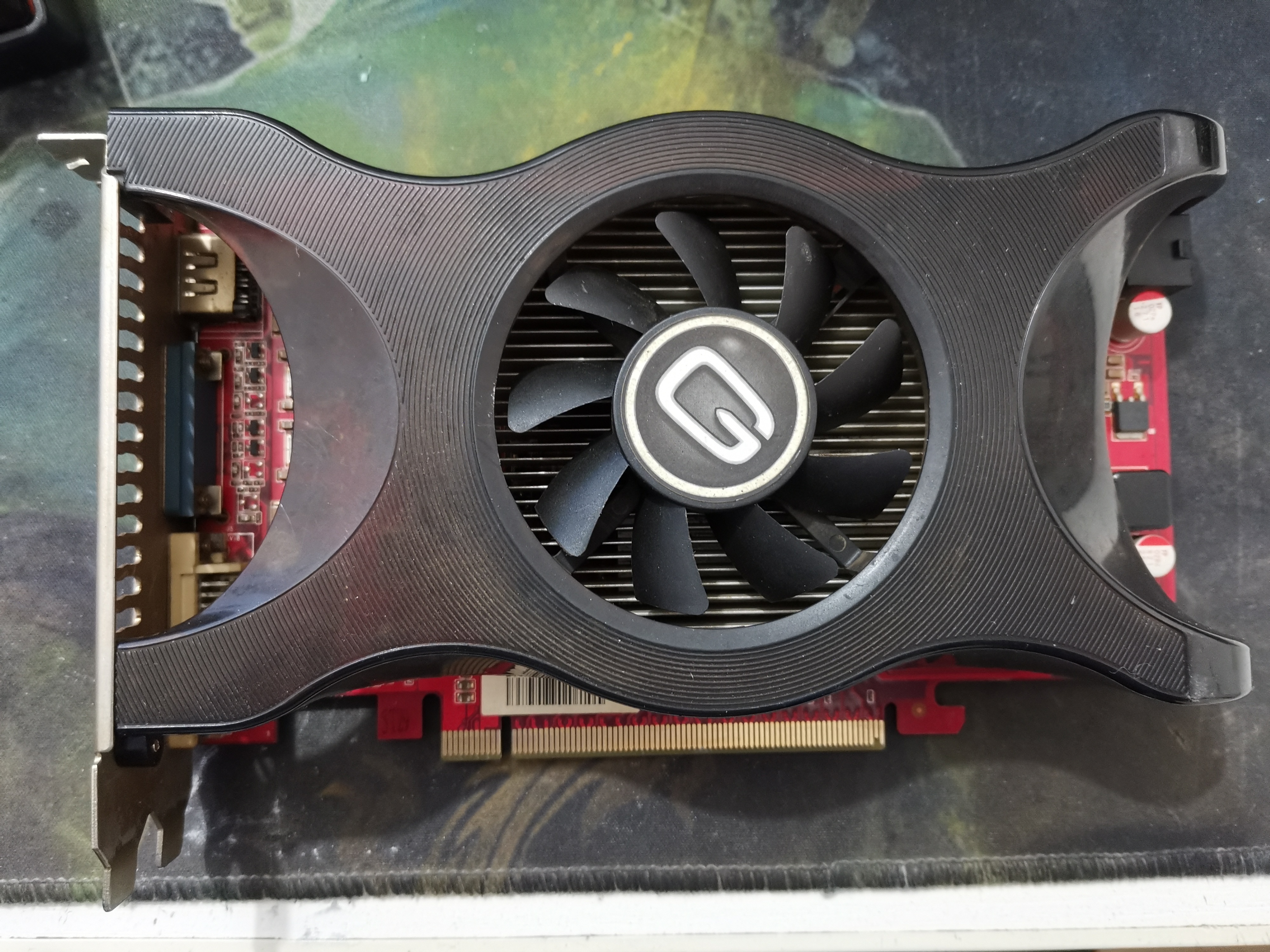 500元主机大战lol,在家无聊打架