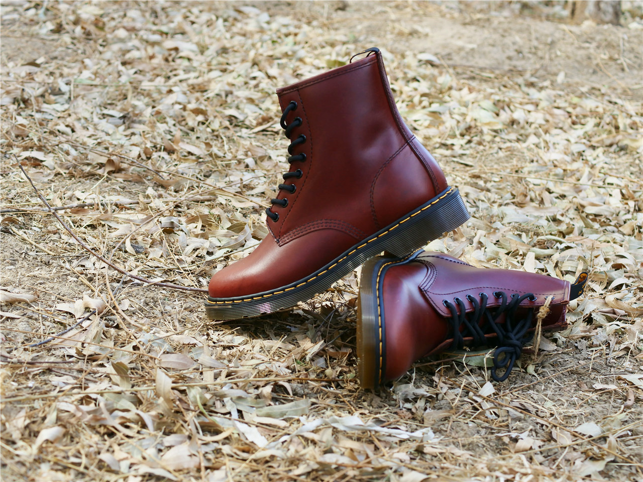 冬季马丁靴酷帅穿搭,新款口袋马丁靴简单大气舒适百搭