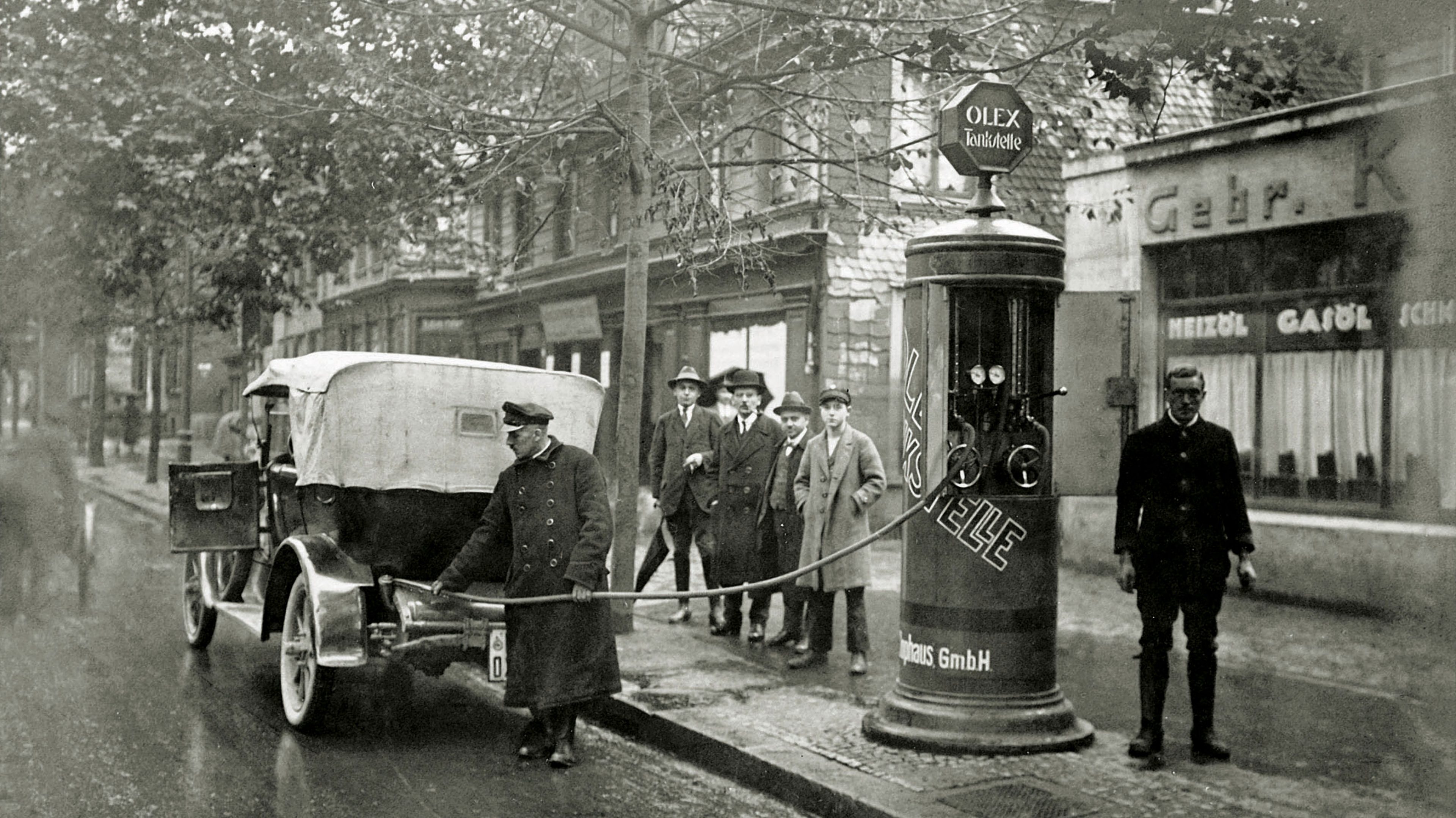 汽车加油口都在左侧吗,汽车加油口位置