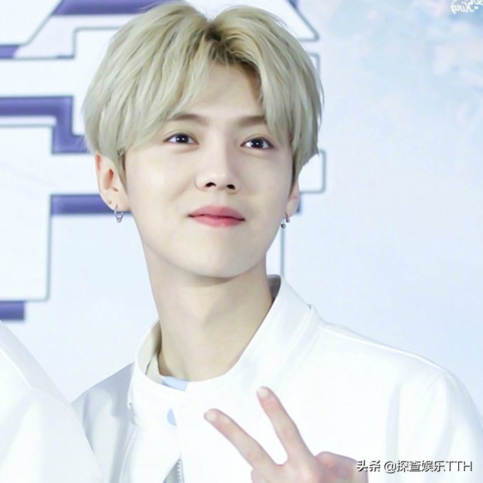 张艺兴新发色银色,张艺兴银色发型图片