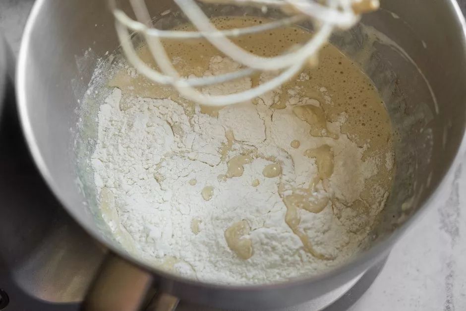 黑森林樱桃酒巧克力蛋糕,疯狂的草莓蛋糕图片