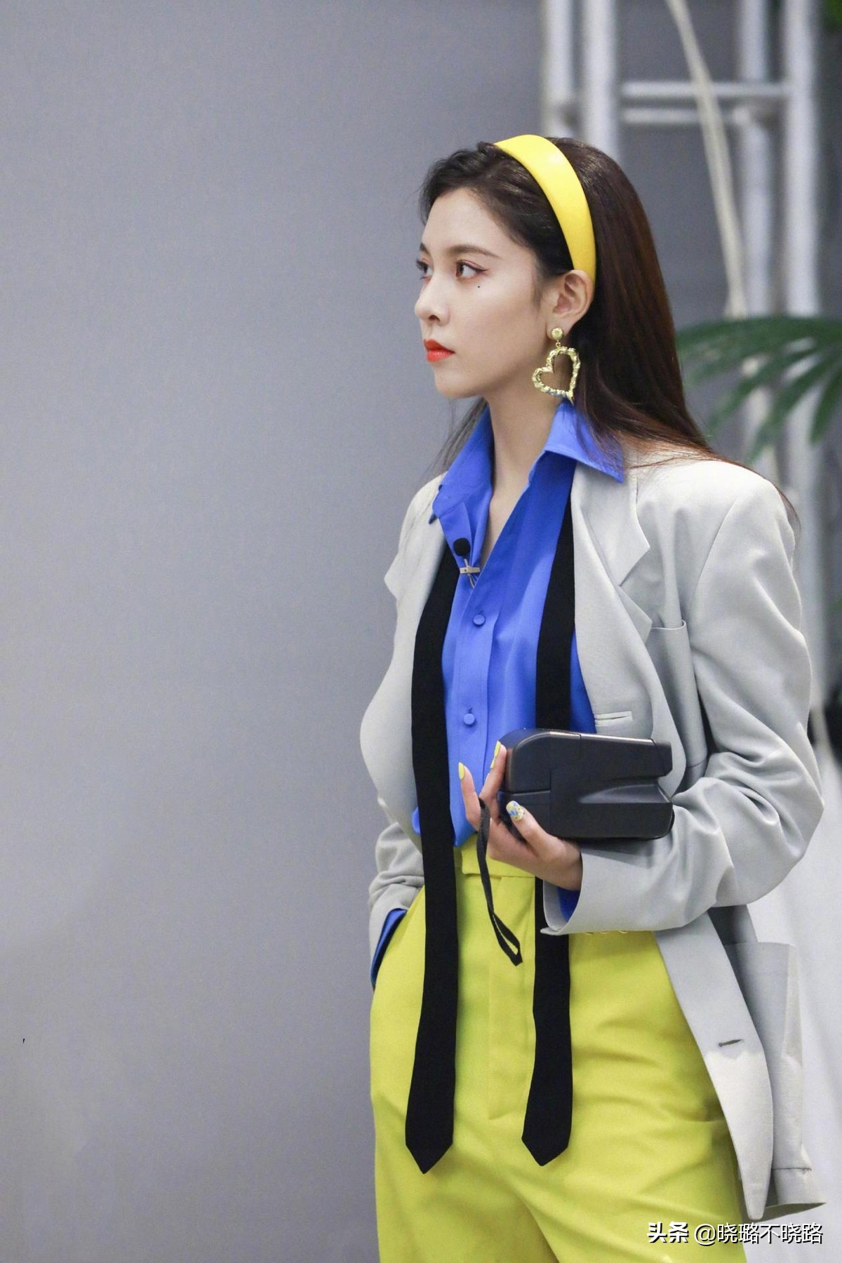 这个春天必学的气质发型,这个春天小丝巾这样搭