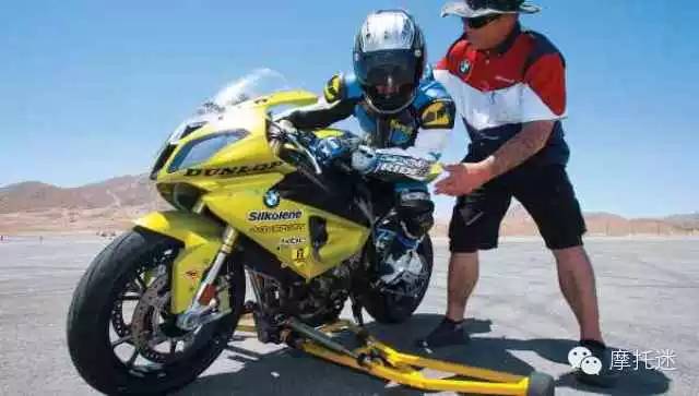 一篇文章让你读懂国外的摩托车生活