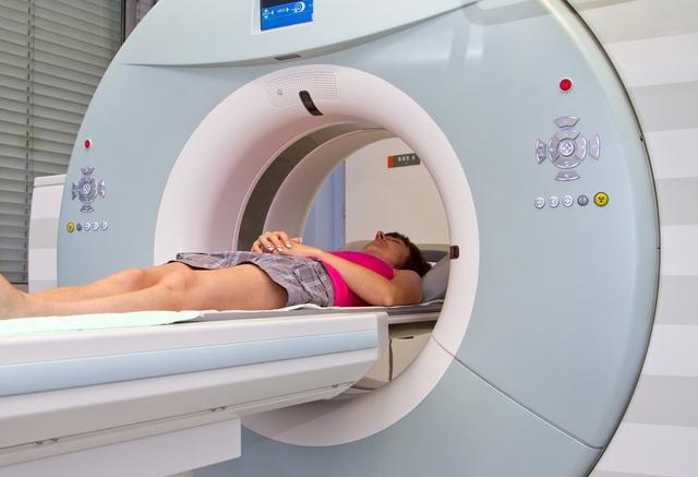 脑梗和脖子右面起硬块有关系吗,得脑梗脖子有硬块咋回事