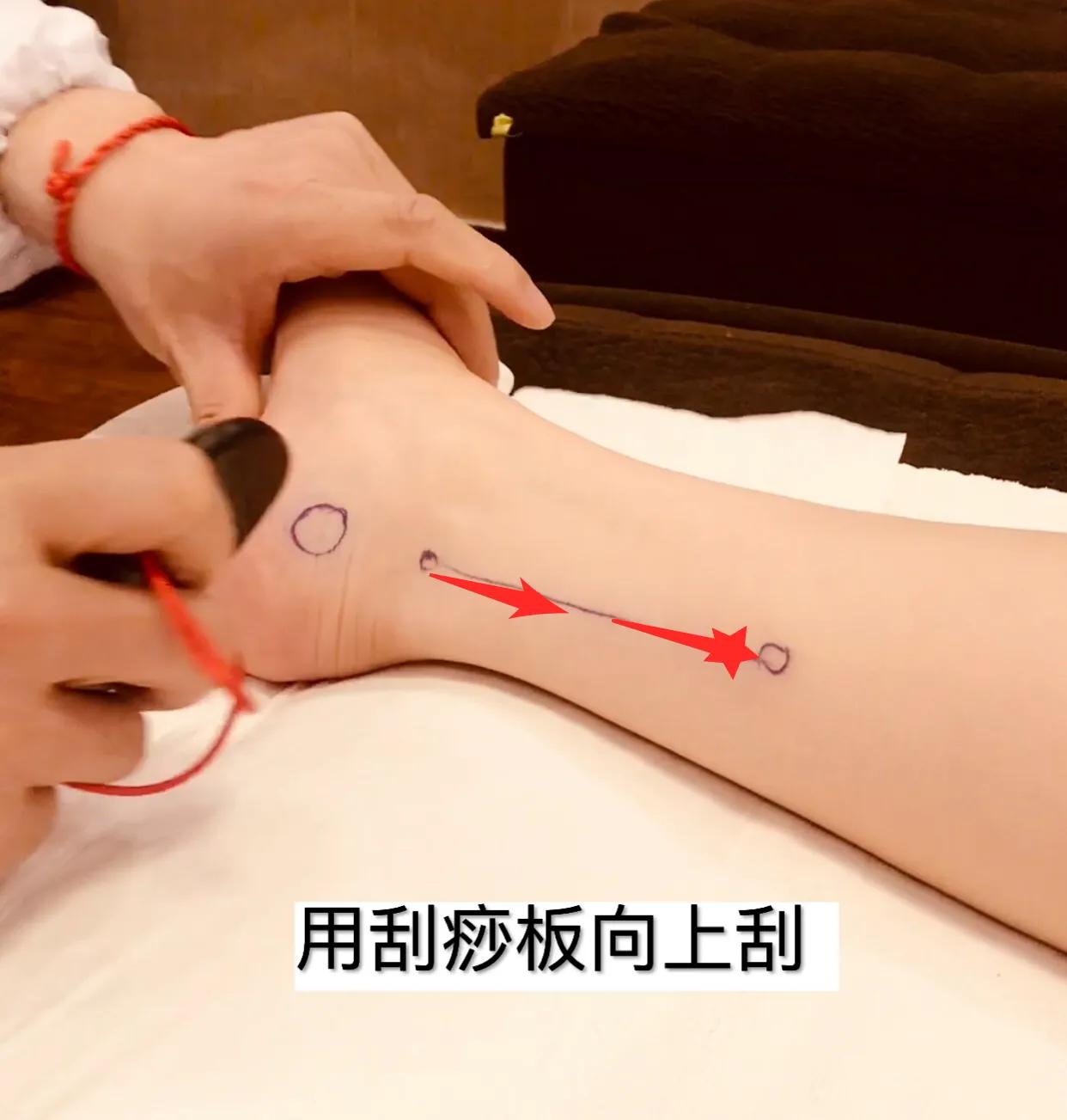 做足疗到底有什么好处？养生小妙招：足部按摩如何快速解决便秘