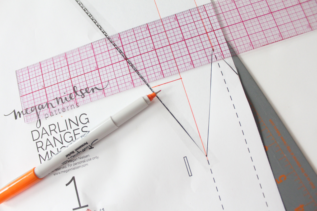 一字连衣裙领口大了怎么改小窍门,裙子的领口大怎么更改好看