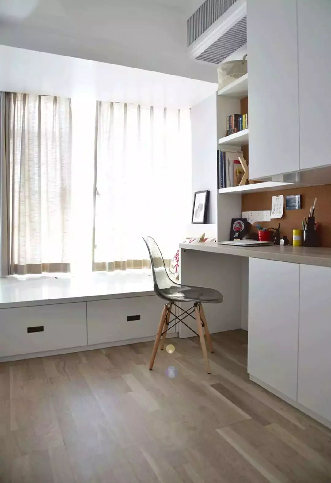 飘窗柜子设计最新效果图,飘窗柜子的最新设计