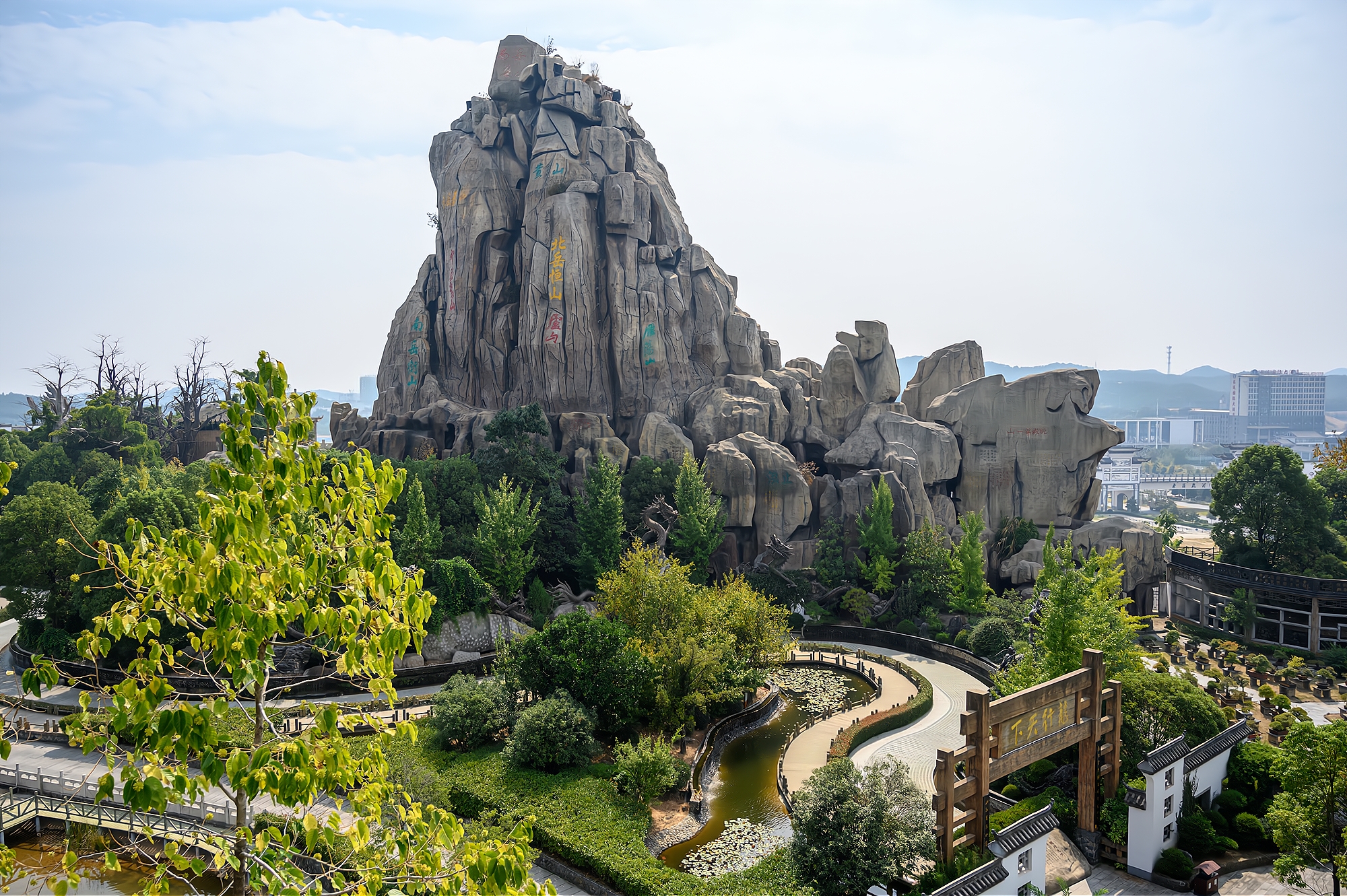 安徽兵马俑景区,安徽最大山寨兵马俑