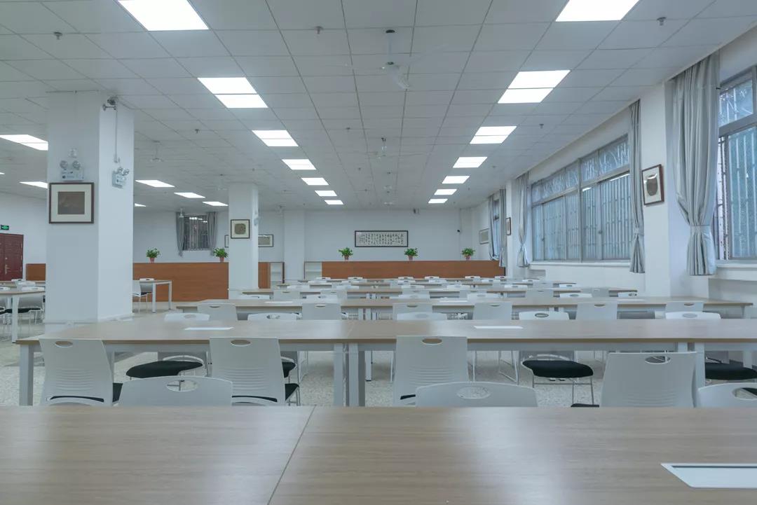 中南大学宿舍有多豪华,拥有十几个食堂的大学