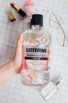 李施德林漱口水赠品怎么开盖,李施德林漱口水带货