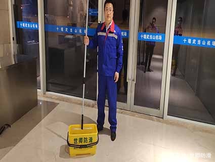 瓷砖手感滑好还是涩好,新瓷砖滑是蜡的原因吗