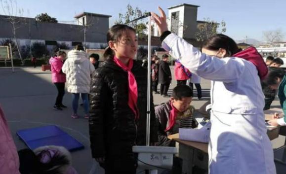 11岁女孩身高158厘米将来长到多高,8岁女孩身高1.25吃什么可以长高