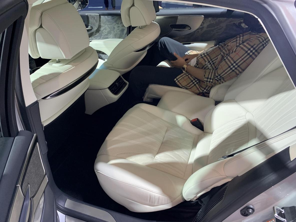 16款雷克萨斯ls顶配讲解,日系豪华雷克萨斯轿车