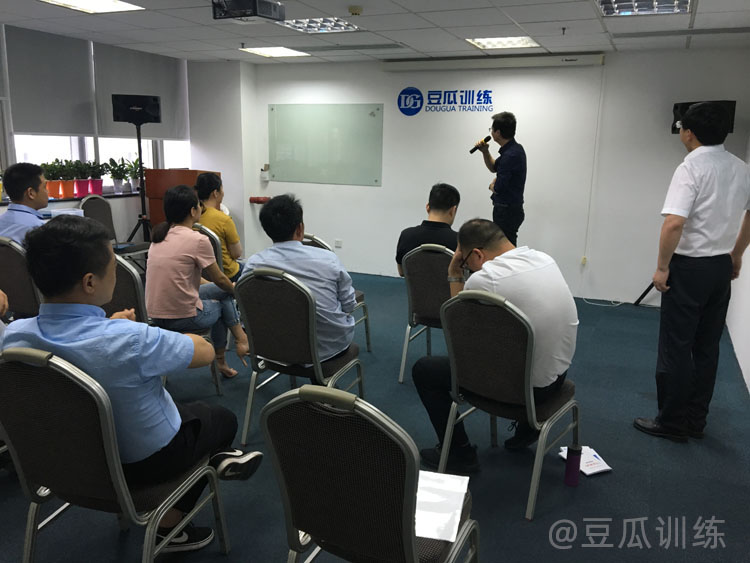 如何克服讲话紧张心理,如何克服在众人前讲话紧张心理