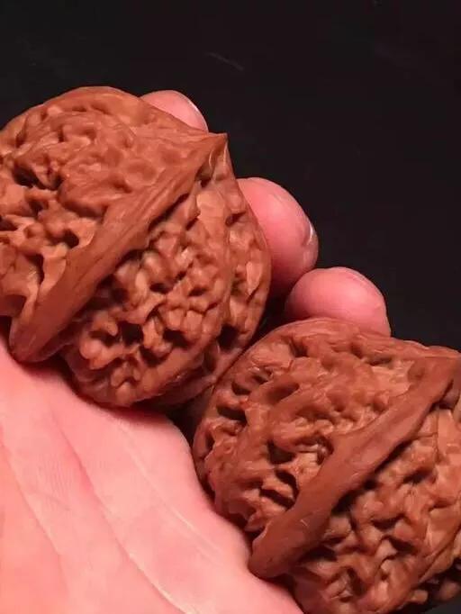 文玩核桃阴皮和返油怎么办？刚人坑文玩伙伴欢迎评说！