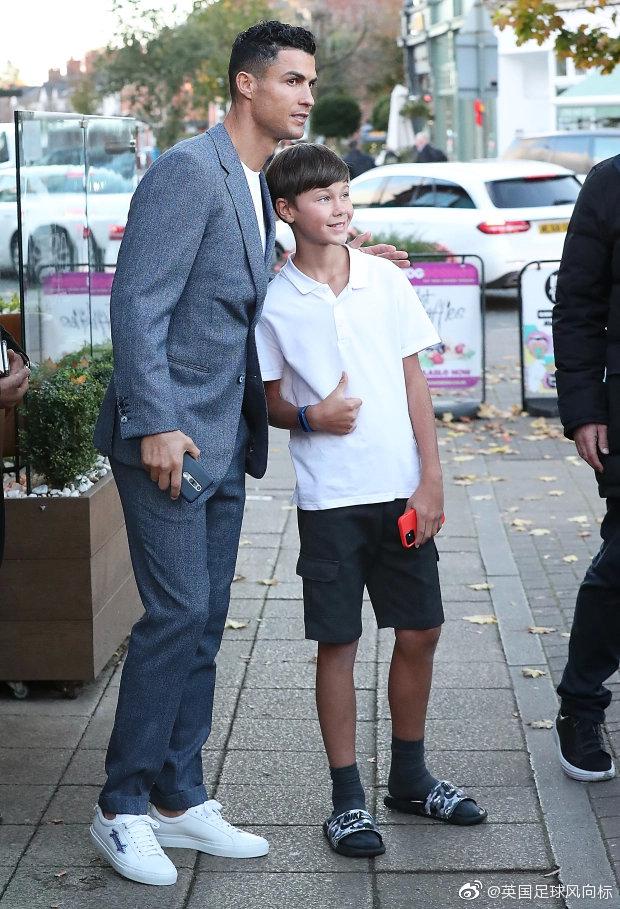 c罗用的什么手机最新,c罗现在用的手机