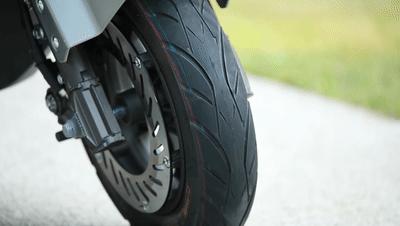 绿能电摩x6pro评测,台铃虎贲和绿能x6哪个好