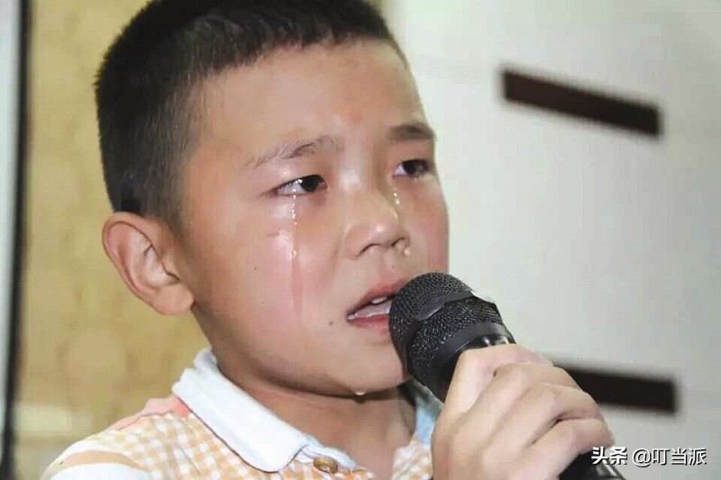 孩子遇到问题老是爱哭怎么教育,孩子一言不合就哭怎么解决