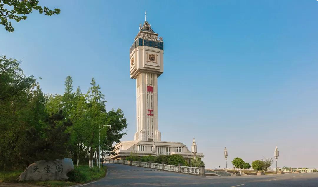 火遍媒体！南京90后CEO：没毕业就开公司，登上福布斯中国精英榜，获7项国家专利！