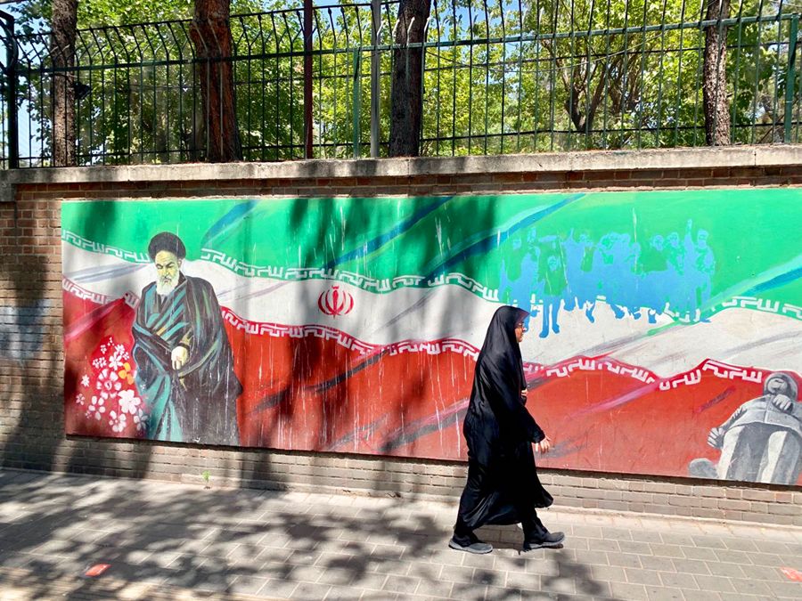 伊朗：黑纱下骚动的嬉皮青年