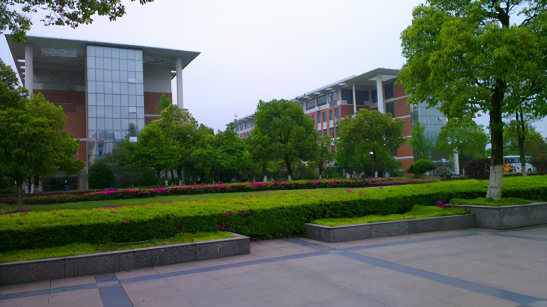 江西学费很高的两所大学,江西学费超贵的学校