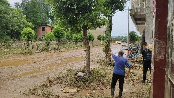 无惧风雪严寒坚守战役一线,不惧风雨救援