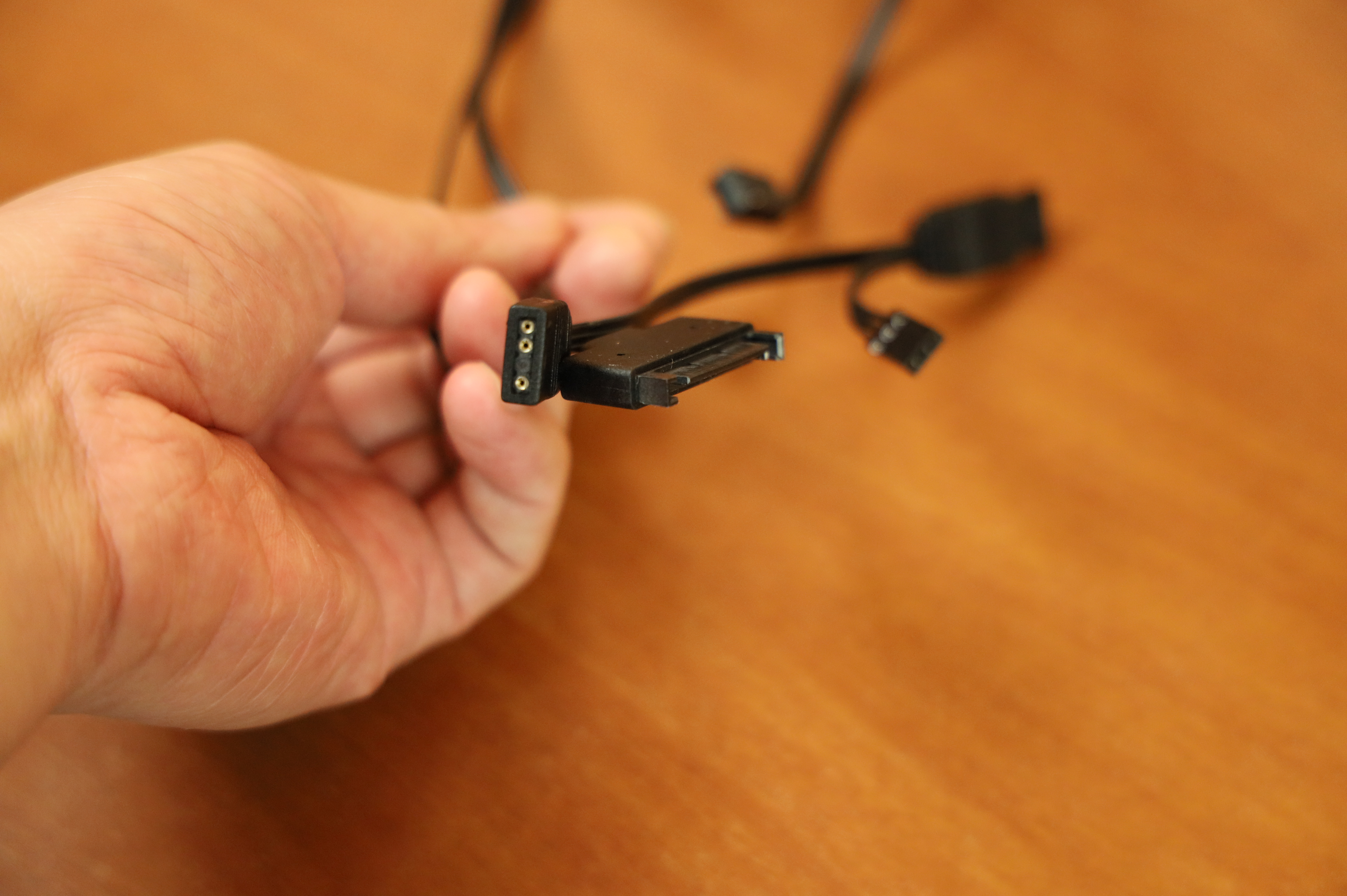 机箱加装风扇后开机f1,360水冷机箱炫酷