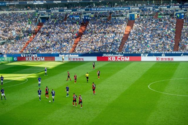 c罗十大逆天进球排名,c罗跳高2.95米的头球现场真实反应