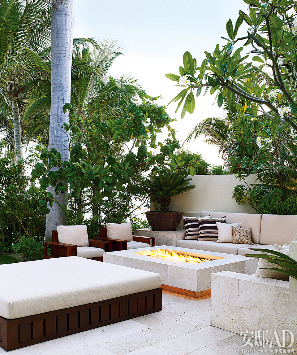 乔治克鲁尼妻子的一家,女儿奴英文