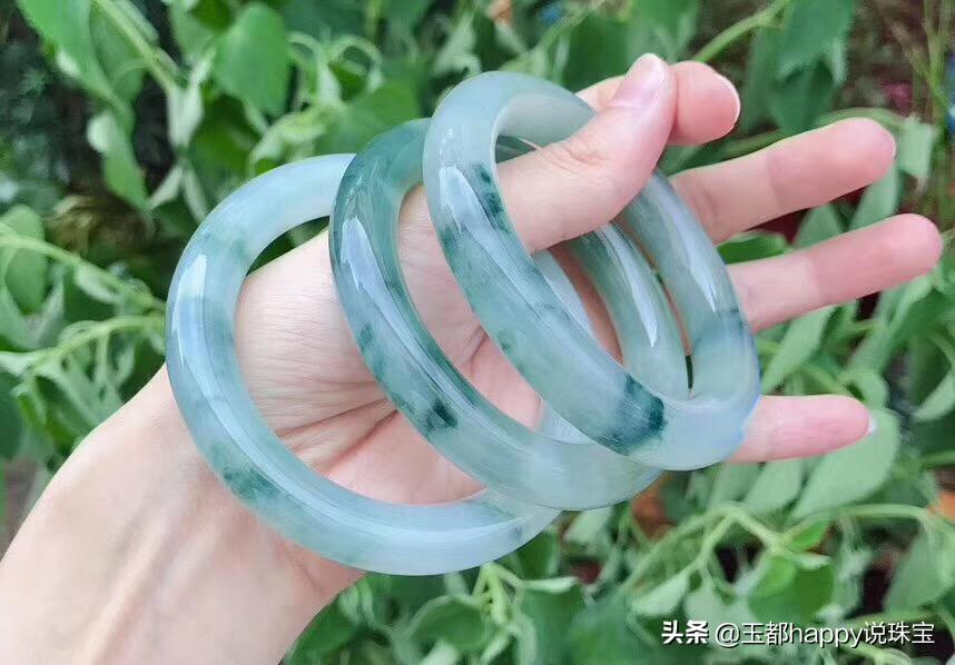 女子拿玉去鉴宝专家说是假的,女子拿金钗去鉴宝视频专家打脸