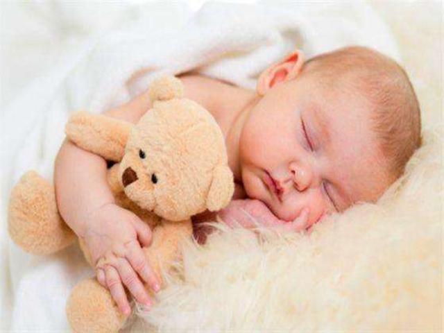 辟谣,出生体重轻智商低?国外研究发现:出生一个月内可补救