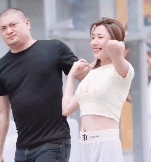 原来抓爆点就赚，看了网红街拍，才知道什么是中国式审美″？