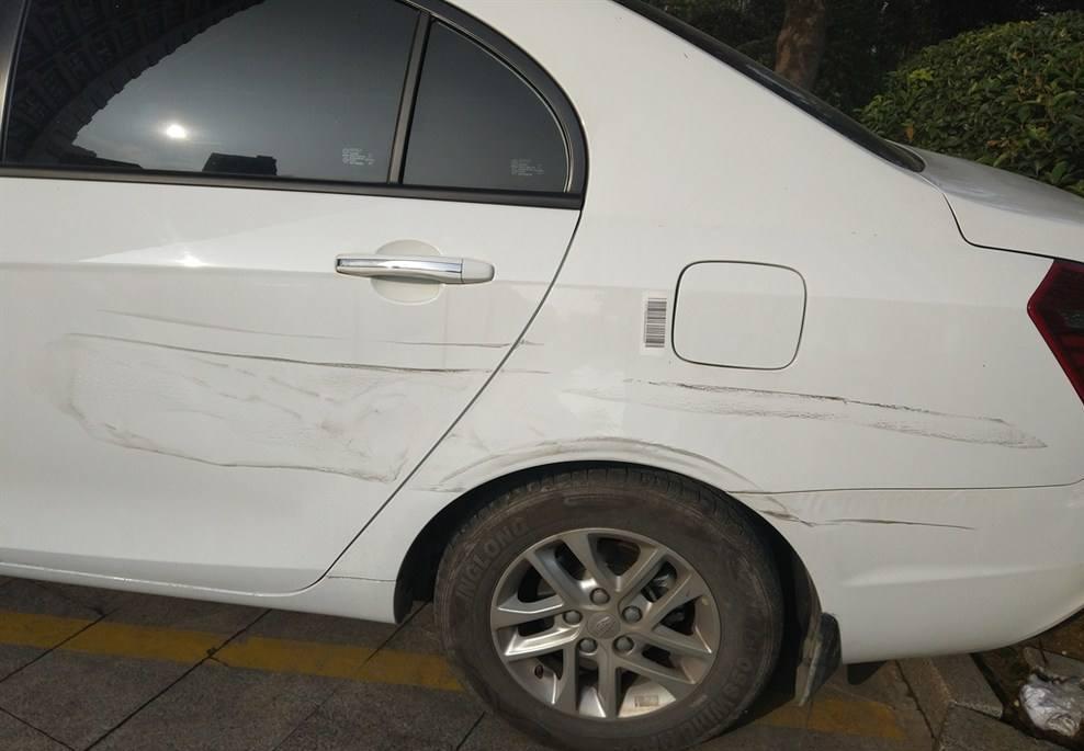 停车场被剐蹭，别认倒霉！律师：即使对方跑了，也可以这样维权！