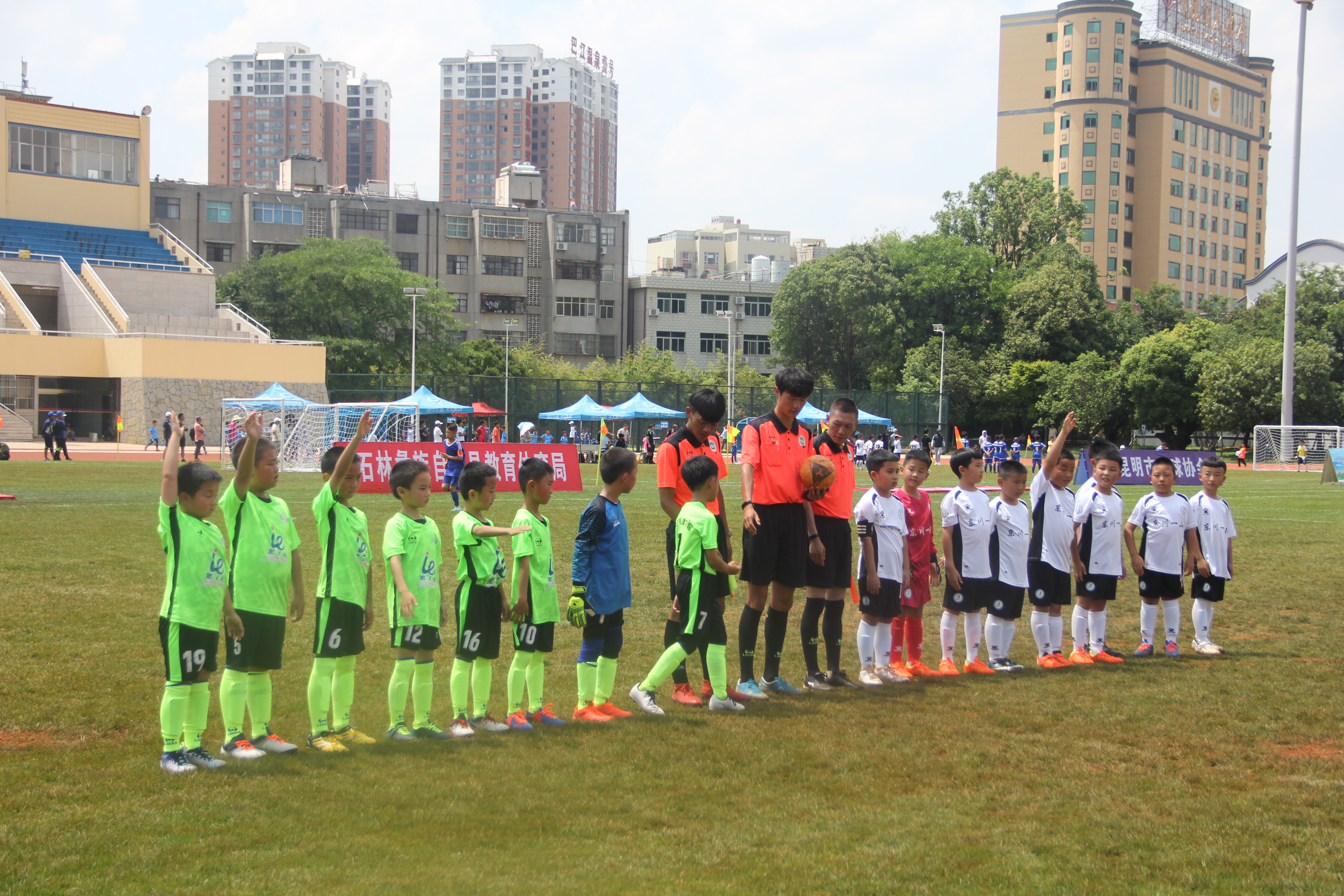 昆明奋进杯足球赛呈贡二小,昆明奋进杯足球赛打几个星期