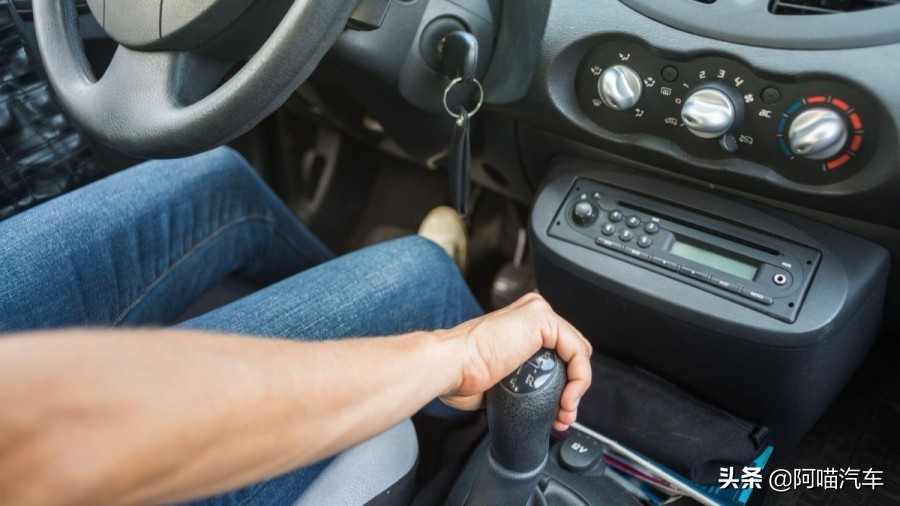 买车选自动还是手动哪个油耗最低,买车到底选择保值还是性价比