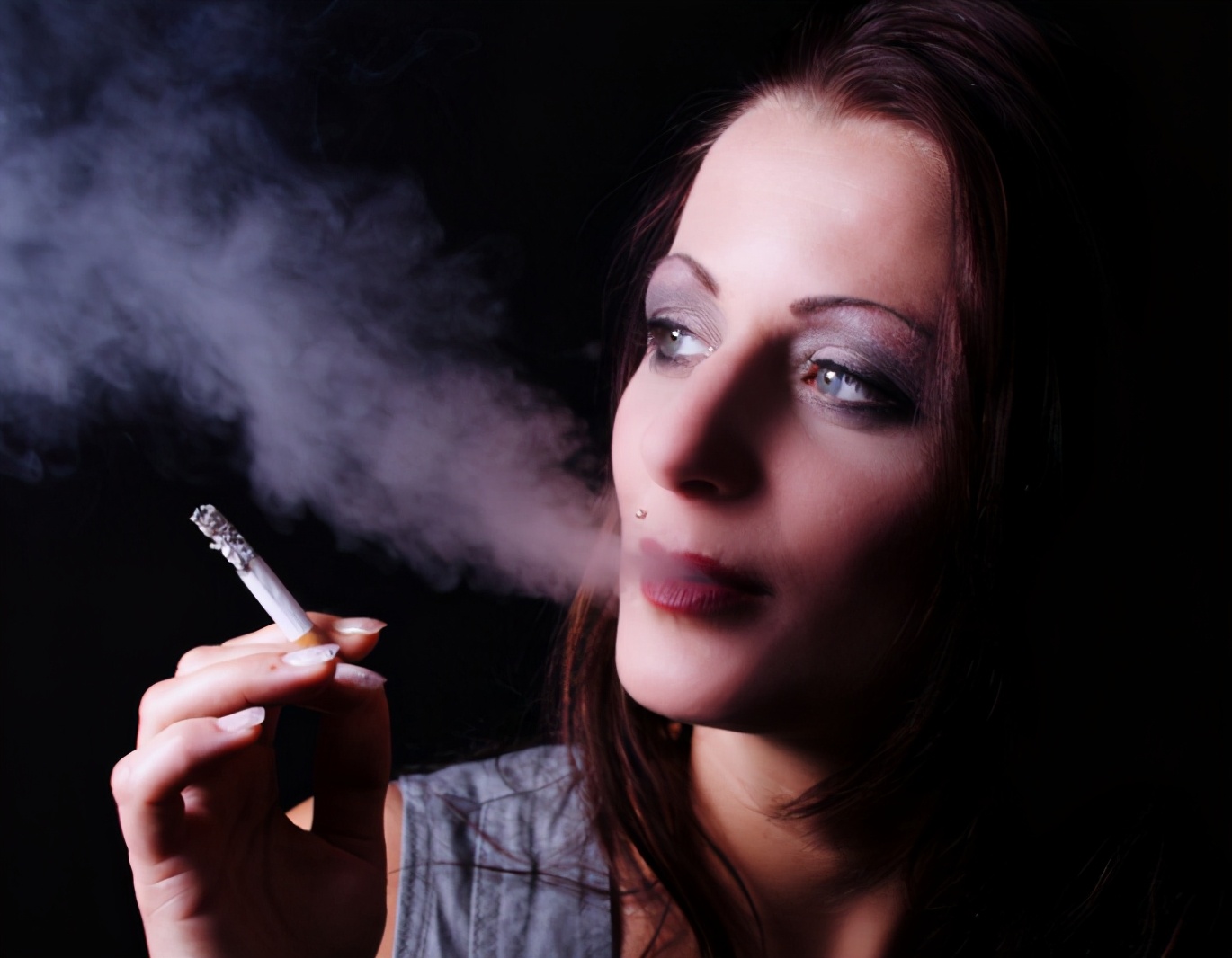 22岁女孩,突然昏迷,抢救3小时,得知原因,闺蜜怒骂其男友