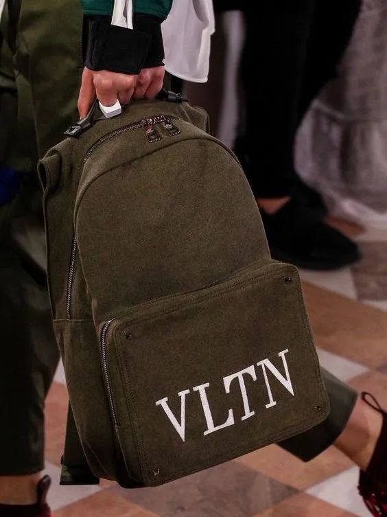 新款韩系ins超火小双肩包,韩国时尚好看的双肩包